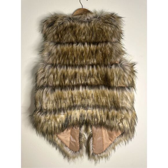 Main Strip Life is Wild Sleeveless Faux Fur Vest Size Small - Picture 4 of 4